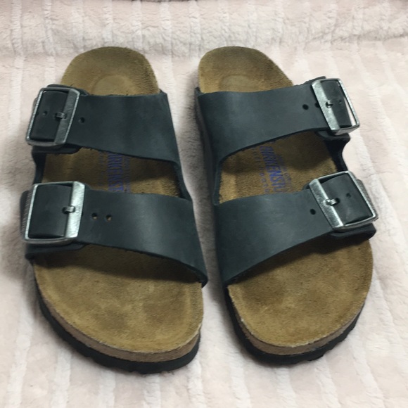 Birkenstock Shoes - Birkenstock Arizona leather sandals size 6 black